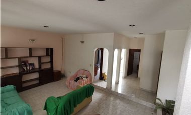 Casa sola en venta en Jiutepec con alberca REMATE