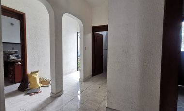 Casa sola en venta en Jiutepec con alberca REMATE