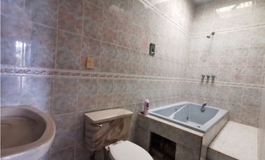 Casa sola en venta en Jiutepec con alberca REMATE