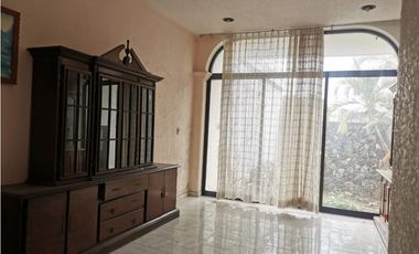 Casa sola en venta en Jiutepec con alberca REMATE