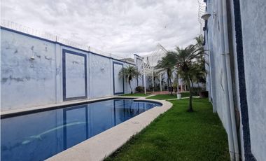 Casa sola en venta en Jiutepec con alberca REMATE