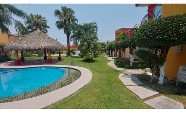 Casa en Las Garzas con alberca terreno excedente ACEPTO CREDITOS