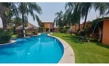 Casa en Las Garzas con alberca terreno excedente ACEPTO CREDITOS