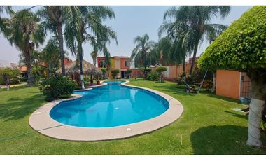 Casa en Las Garzas con alberca terreno excedente ACEPTO CREDITOS