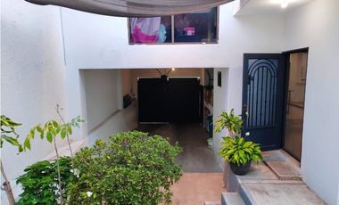 Casa sola en Venta en Cuernavaca Miraval con jardín ACEPTO CREDITO