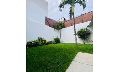 Casa sola en Venta en Cuernavaca Miraval con jardín ACEPTO CREDITO