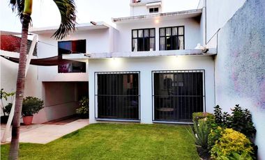 Casa sola en Venta en Cuernavaca Miraval con jardín ACEPTO CREDITO