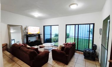 Casa sola en Venta en Cuernavaca Miraval con jardín ACEPTO CREDITO