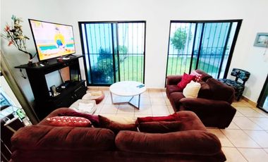 Casa sola en Venta en Cuernavaca Miraval con jardín ACEPTO CREDITO