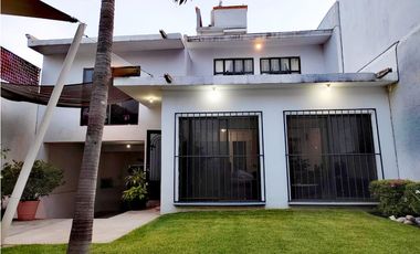 Casa sola en Venta en Cuernavaca Miraval con jardín ACEPTO CREDITO