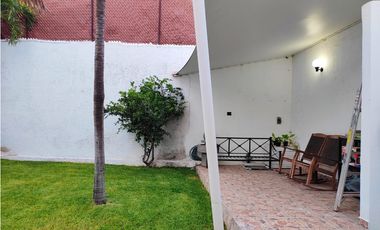 Casa sola en Venta en Cuernavaca Miraval con jardín ACEPTO CREDITO