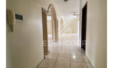 Casa Esquinera Vía a la Costa en Urb. Puerto Azul