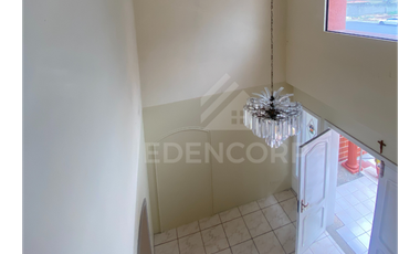 Casa Esquinera Vía a la Costa en Urb. Puerto Azul