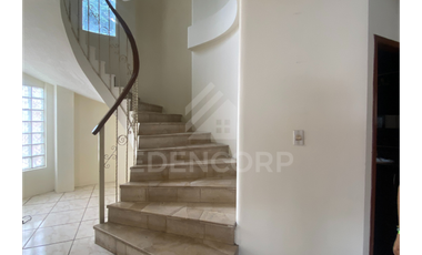 Casa Esquinera Vía a la Costa en Urb. Puerto Azul