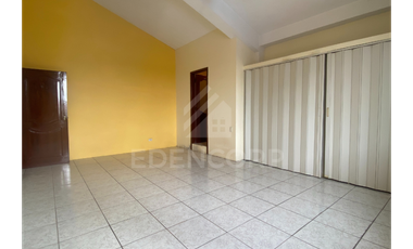 Casa Esquinera Vía a la Costa en Urb. Puerto Azul