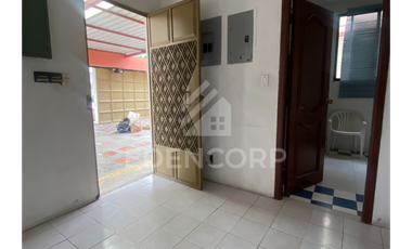 Casa Esquinera Vía a la Costa en Urb. Puerto Azul