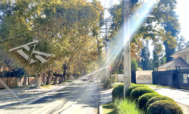 A media hora de Santiago y 10 minutos de la autopista.