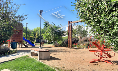 A media hora de Santiago y 10 minutos de la autopista.