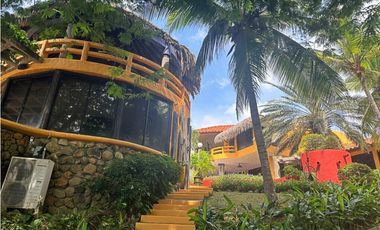 Casa de Playa Frente al Mar en Punta Roca: Lujo y Exclusividad