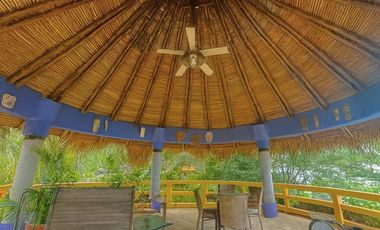 Casa de Playa Frente al Mar en Punta Roca: Lujo y Exclusividad