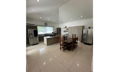 VENTA DE CASA EN ALBROOK - UNIFAMILIAR