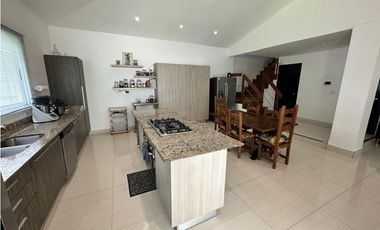 VENTA DE CASA EN ALBROOK - UNIFAMILIAR