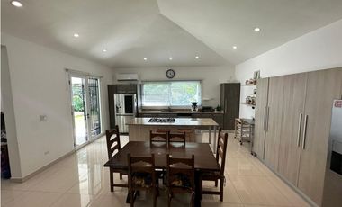 VENTA DE CASA EN ALBROOK - UNIFAMILIAR