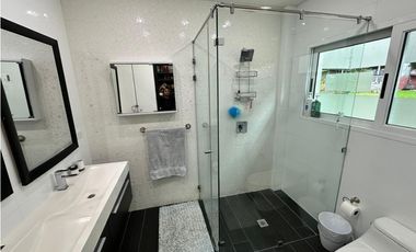 VENTA DE CASA EN ALBROOK - UNIFAMILIAR