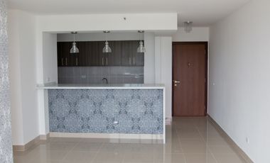 Alquilo Apartamento sobre el Parque Omar # 1772 aad