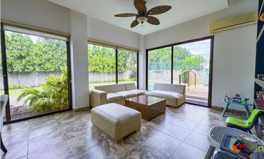 Casa en alquiler en Costa del este, Panamá.