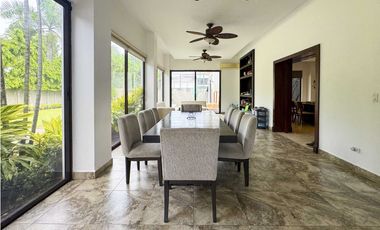 Casa en alquiler en Costa del este, Panamá.