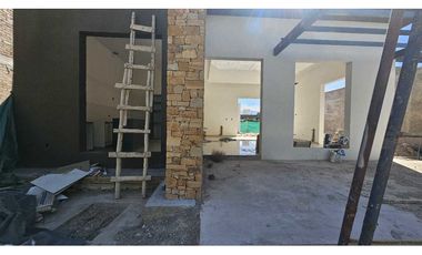 VENTA · CASA ·3 DORMITORIO · GARDENS · BARRIO PRIVADO LUJAN