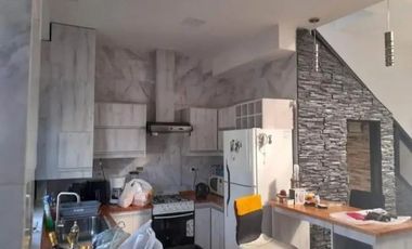 Venta, Galpón con departamento 2 amb