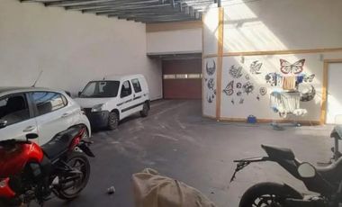 Venta, Galpón con departamento 2 amb