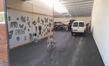 Venta, Galpón con departamento 2 amb