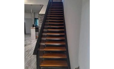 Venta, Galpón con departamento 2 amb