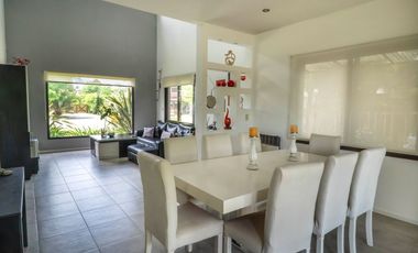 CASA EN VENTA EN ACACIAS BLANCAS 4 AMB PILETA