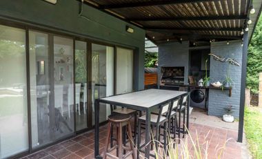 CASA EN VENTA EN ACACIAS BLANCAS 4 AMB PILETA