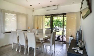 CASA EN VENTA EN ACACIAS BLANCAS 4 AMB PILETA