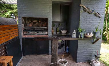 CASA EN VENTA EN ACACIAS BLANCAS 4 AMB PILETA