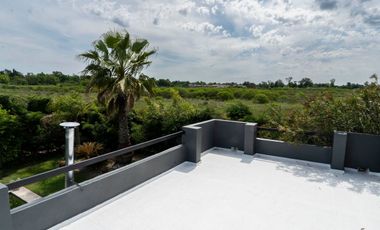 CASA EN VENTA EN ACACIAS BLANCAS 4 AMB PILETA