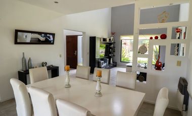 CASA EN VENTA EN ACACIAS BLANCAS 4 AMB PILETA
