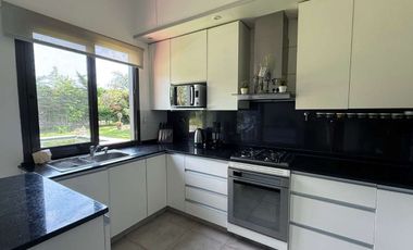 CASA EN VENTA EN ACACIAS BLANCAS 4 AMB PILETA