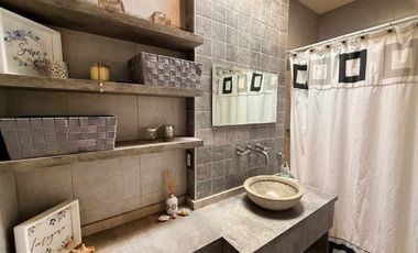 CASA EN VENTA EN ACACIAS BLANCAS 4 AMB PILETA