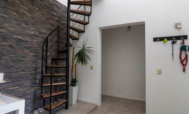 CASA EN VENTA EN ACACIAS BLANCAS 4 AMB PILETA