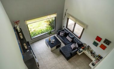 CASA EN VENTA EN ACACIAS BLANCAS 4 AMB PILETA