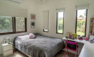 CASA EN VENTA EN ACACIAS BLANCAS 4 AMB PILETA