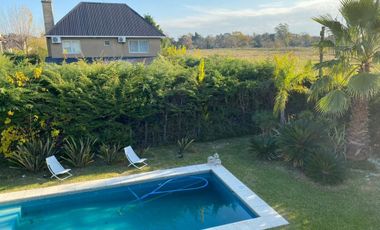 CASA EN VENTA EN ACACIAS BLANCAS 4 AMB PILETA