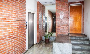 SE VENDE SEMIPISO 2 DOR Y COCHERA 9 DE JULIO 1800