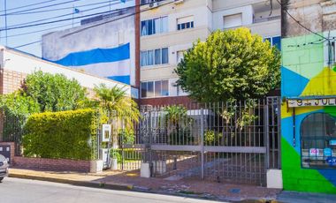 SE VENDE SEMIPISO 2 DOR Y COCHERA 9 DE JULIO 1800